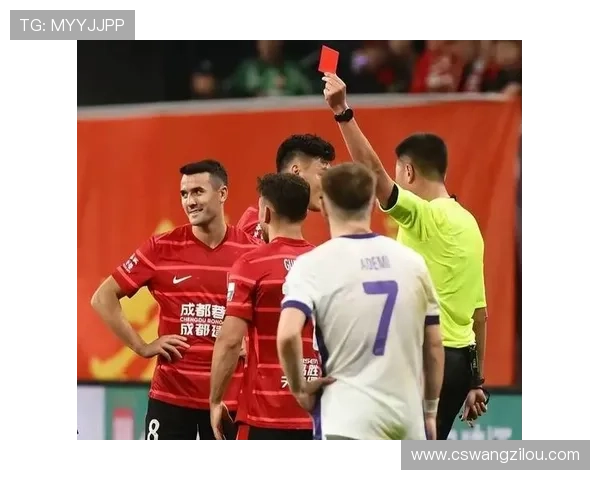 再次被判越位球员精彩长传直入禁区抢射却遭VAR裁判确认无效